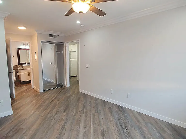 Villa De Adel Apts — Photo 107