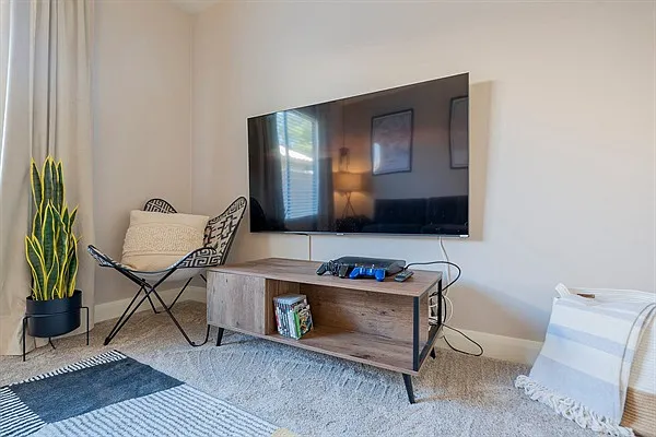 174 S Laguna Dr — Photo 29