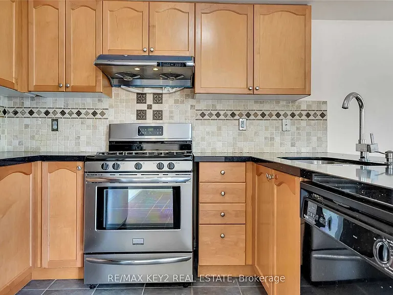 633 Caboto Trl — Photo 13