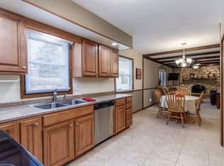 2665 Crow Creek Rd, Bettendorf, IA 52722