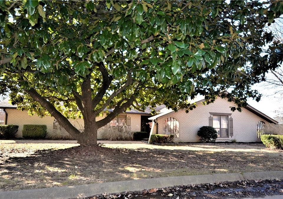 1st image of 916 S San Jose Dr