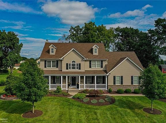 2nd image of 4550 Graystone Dr