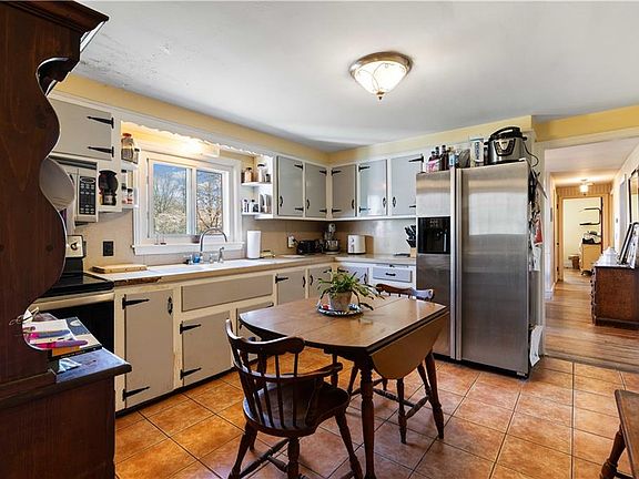 5th image of 11 Terrace Dr