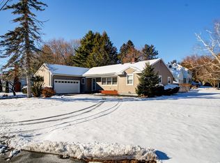 10 Birchwood Ter, Groveland, MA 01834