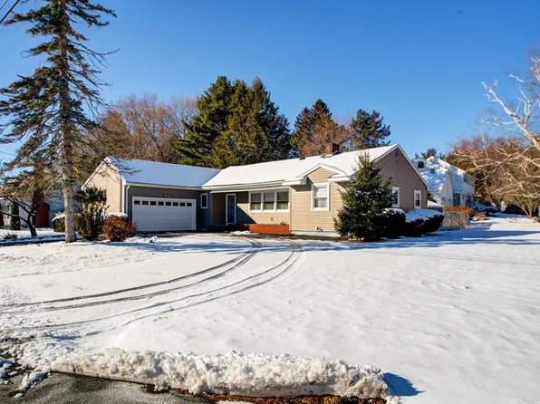 10 Birchwood Ter, Groveland, MA 01834