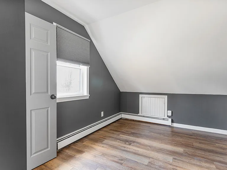 33 Exeter Rd — Photo 26
