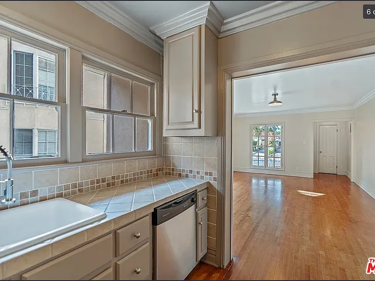 1248 S Ridgeley Dr — Photo 10