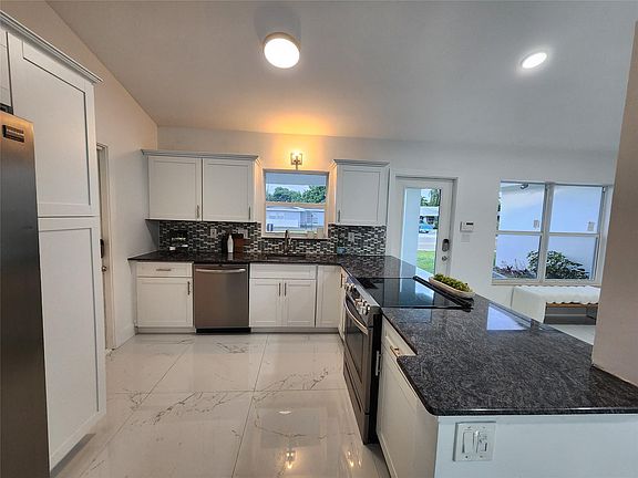 4th image of 824 NW 29th Street