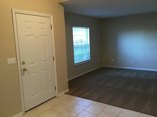 245 Johns Glen Dr — Photo 3
