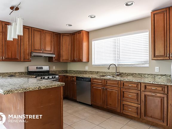 5th image of 902 Wright Dr