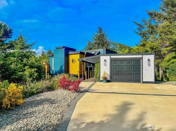 11 Garnet Place, Pacific Beach, WA 98571