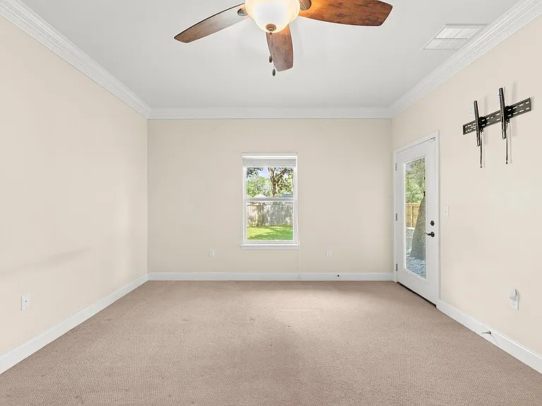 302 Palm Blvd N — Photo 20