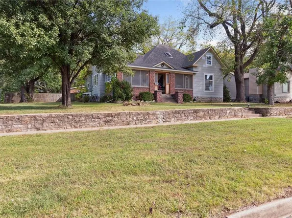 202 S Garfield Ave, Chanute, KS 66720