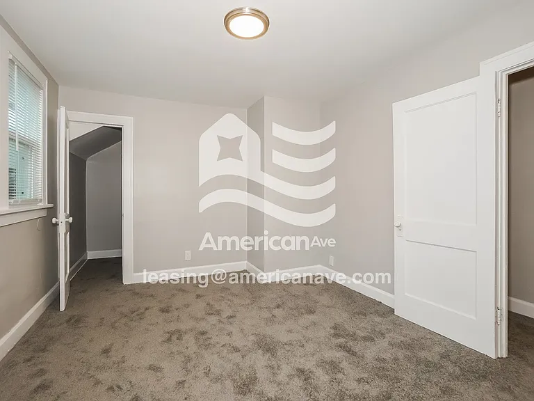 1064421_009_wm_-_main_bedroom_13183916.jpg