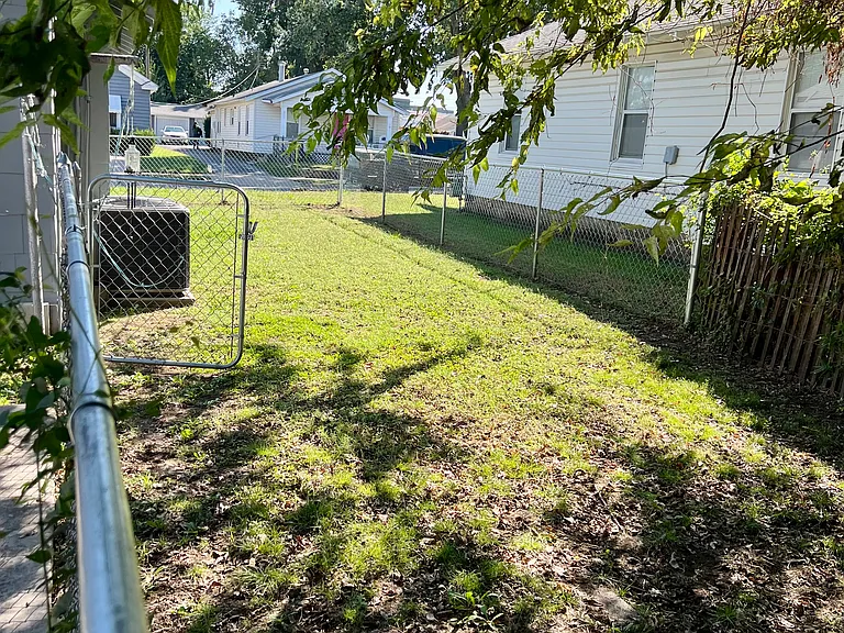 802 S Xanthus Ave — Photo 3