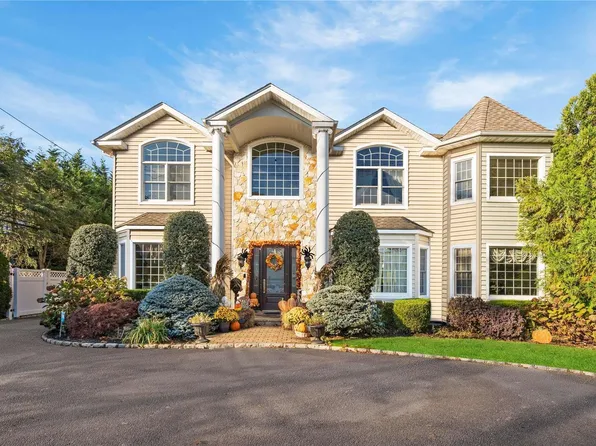 399 Ellison Avenue, Westbury, NY 11590