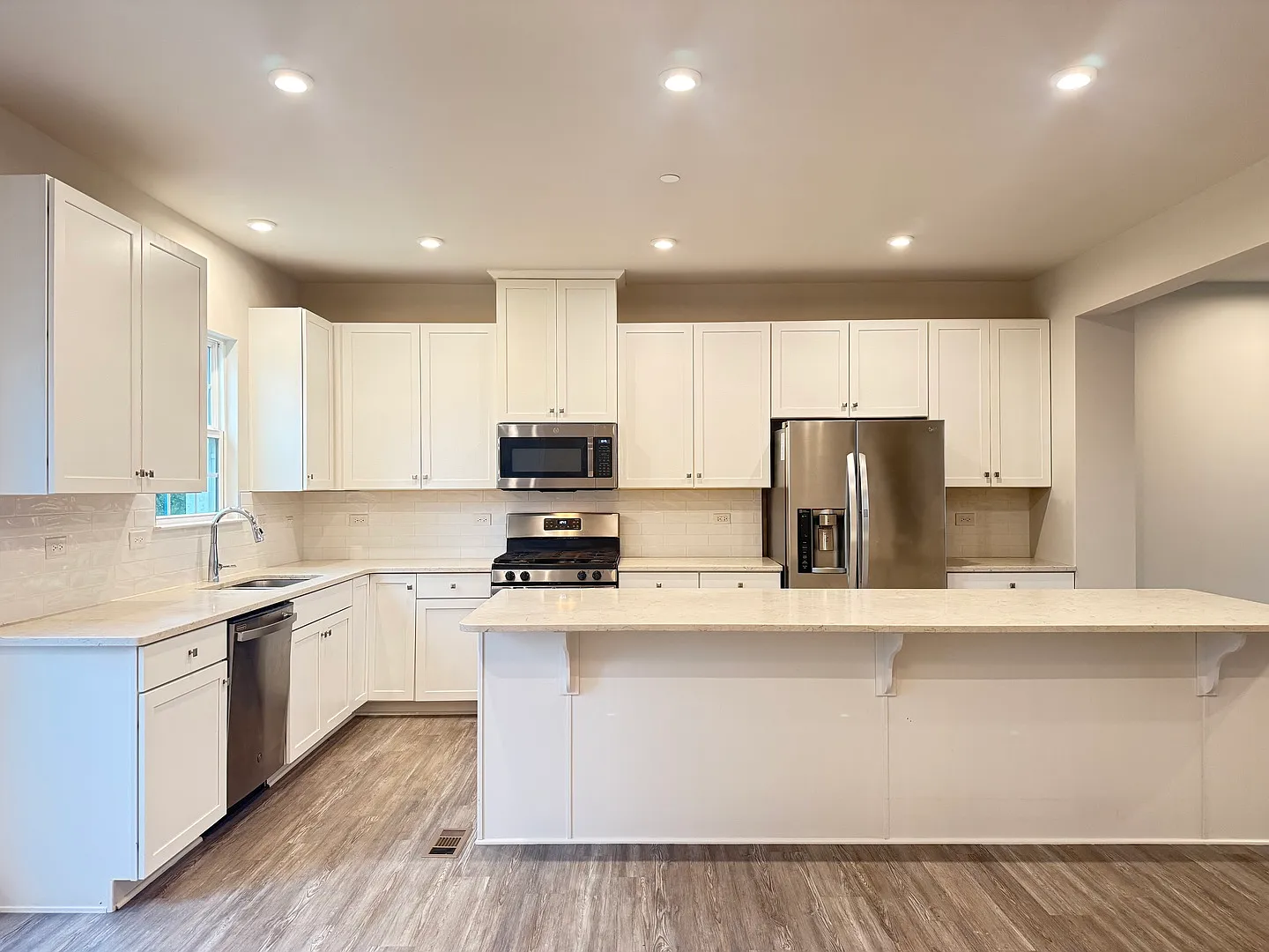 3 bed, 2.5 bath, 2000 sqft, $3,700 — Photo 3