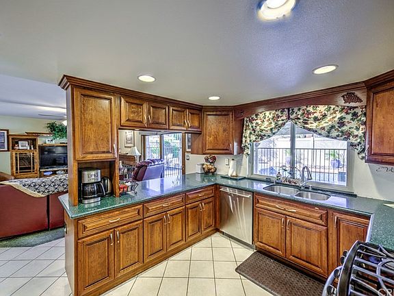 2nd image of 27546 Fairport Ave