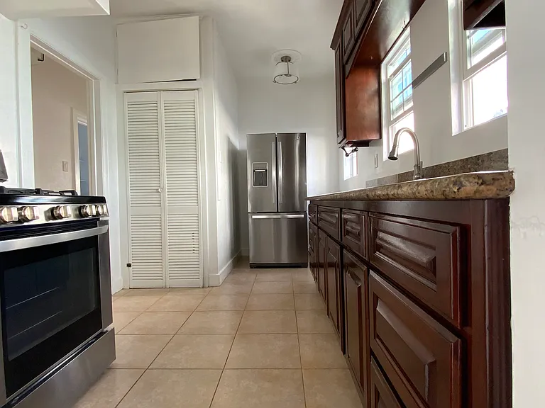 5429 1/4 Harold Way — Photo 7