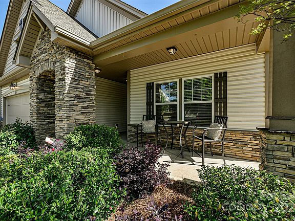 2nd image of 129 Maggie Dr