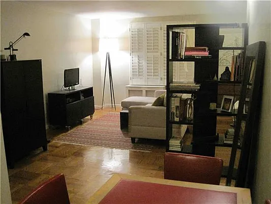 Rented by Bank Neary | media 20