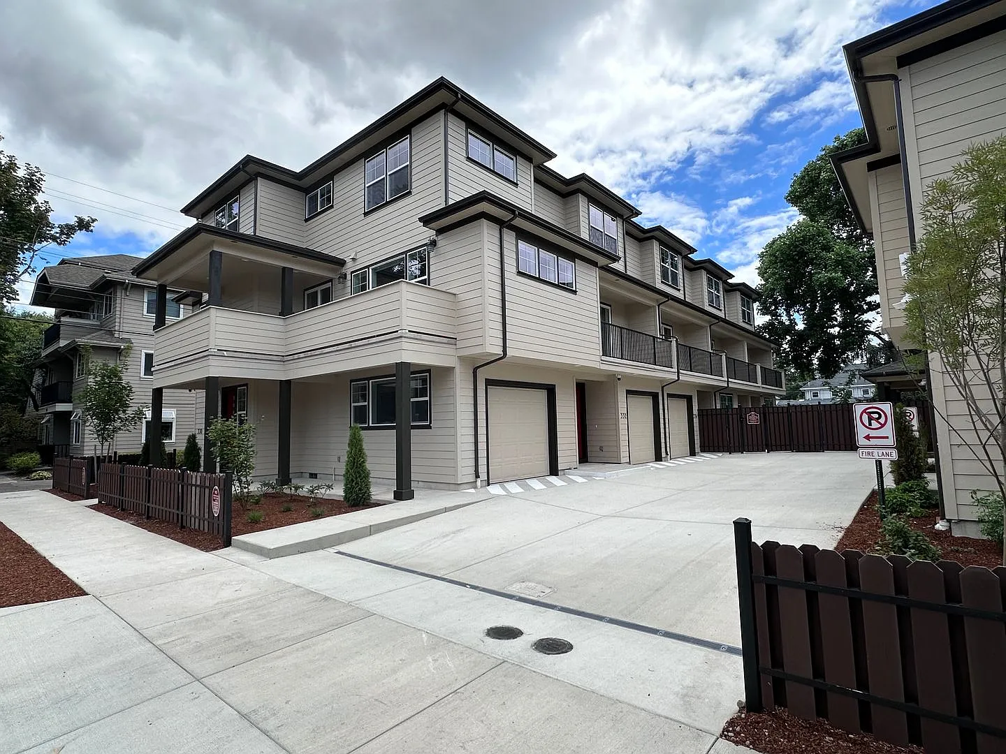 4 Bedroom / 4 bath New Townhome. Every bedroom is its own Master Suite with your own full bathroo... — Photo 4