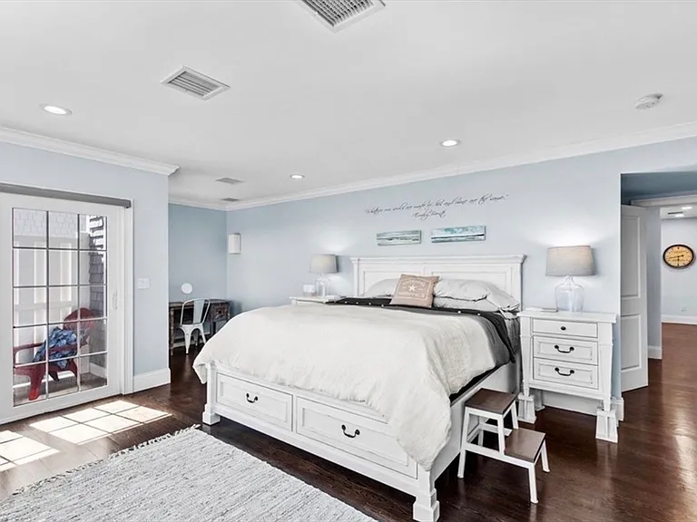 308 Ocean St — Photo 14