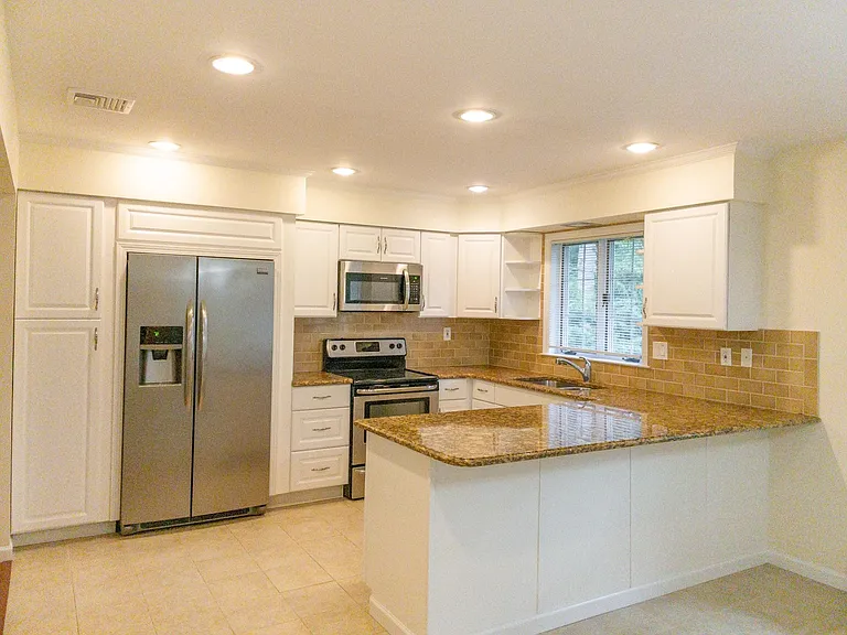 10 Fairview Dr — Photo 3