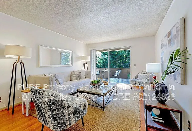 2450 W Bayshore Rd #3 — Photo 2