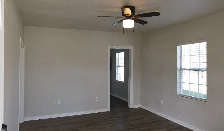815 E Main St — Photo 7