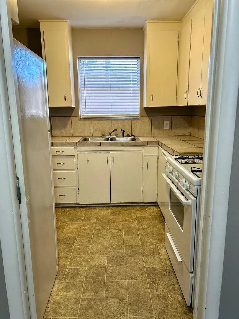 2 bed, 840 sqft, $800 — Photo 1