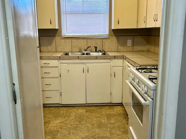 103 W 42nd Pl #1, North Little Rock, AR 72116