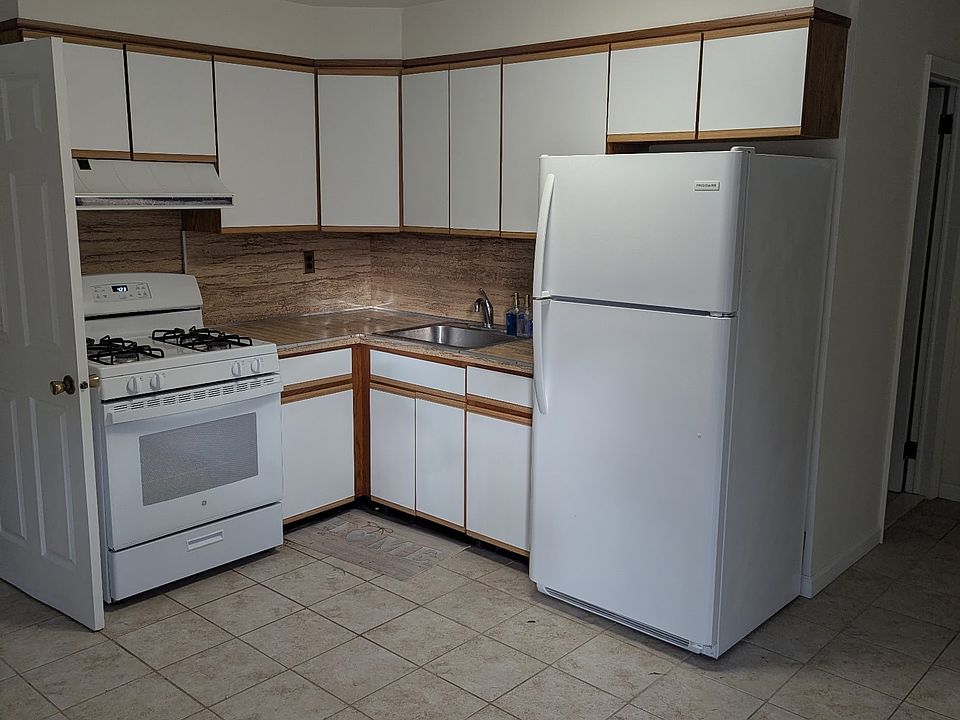 1st image of 8 Willow St #1