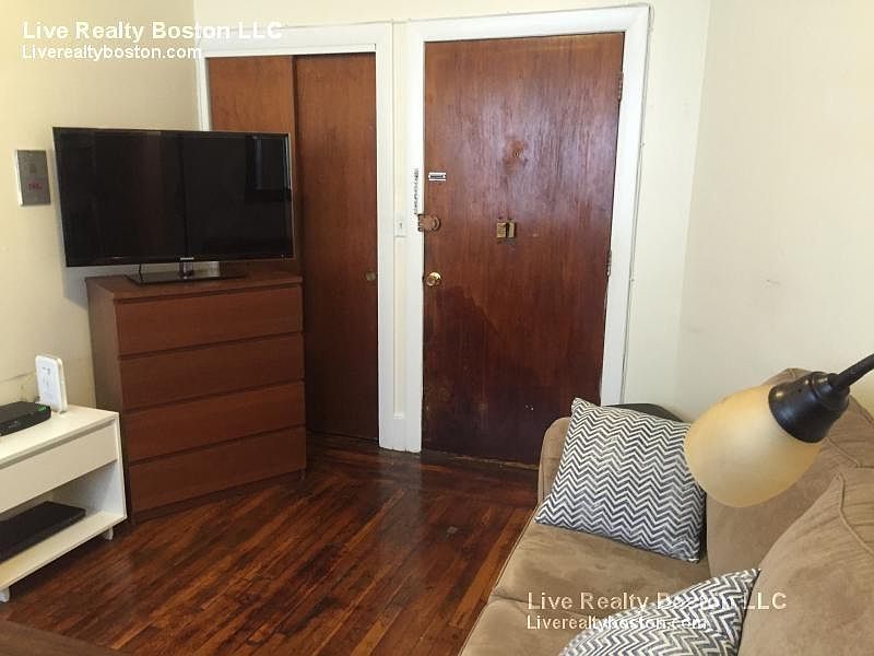 2nd image of 1103 Commonwealth Ave #Aa