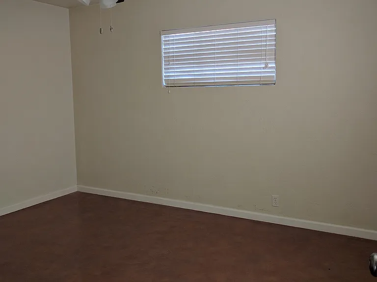 1405 E Lester St — Photo 15
