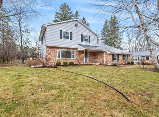 W202N6687 Ridge Ct, Menomonee Falls, WI 53051