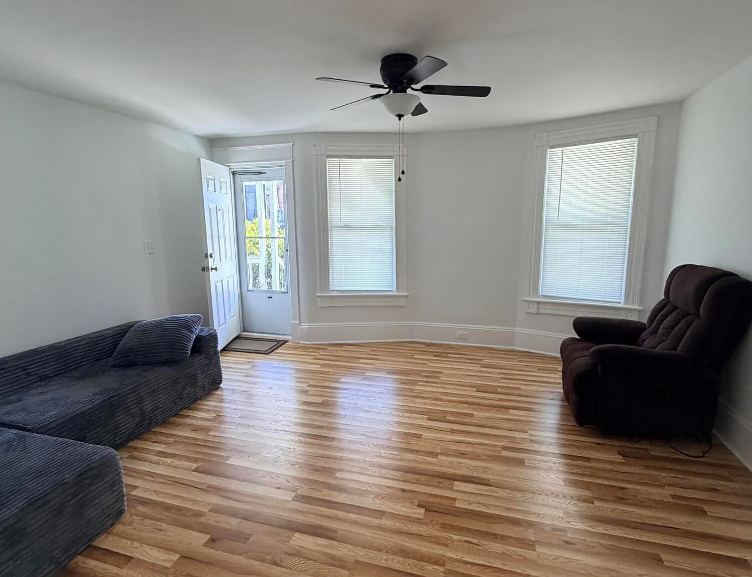 3 bed, 1.0 bath, 1300 sqft, $1,450 — Photo 3