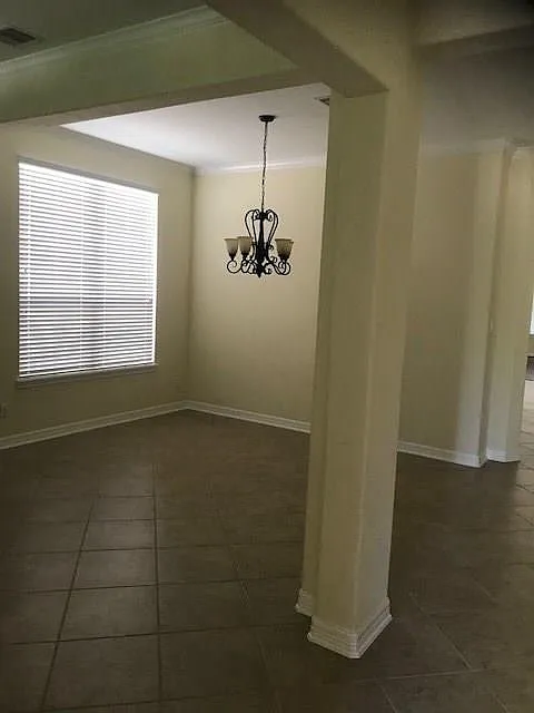 4 bed, 2.0 bath, 2213 sqft, $2,600 — Photo 4