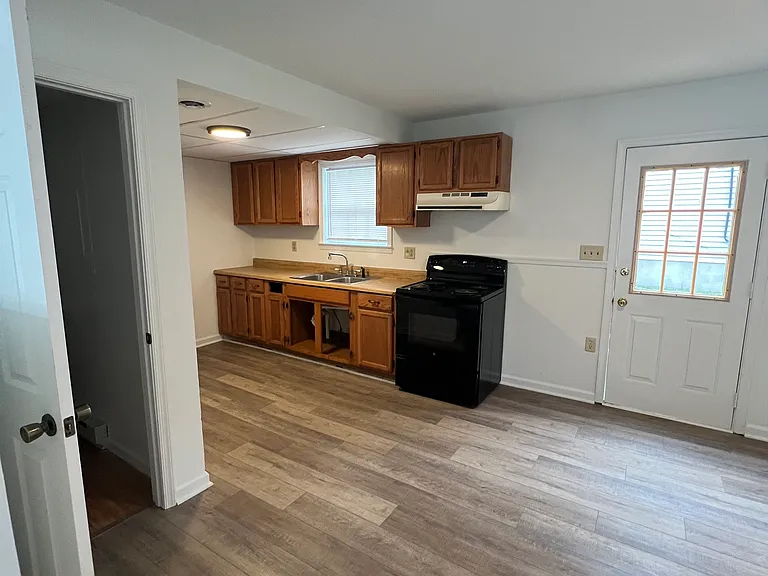 50 Bruce Dr #B — Photo 6