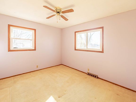 4th image of 901 Garfield Dr