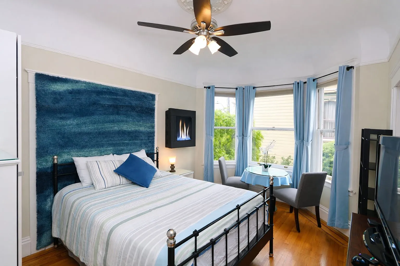 1 bed, 1300 sqft, $2,899 — Photo 1