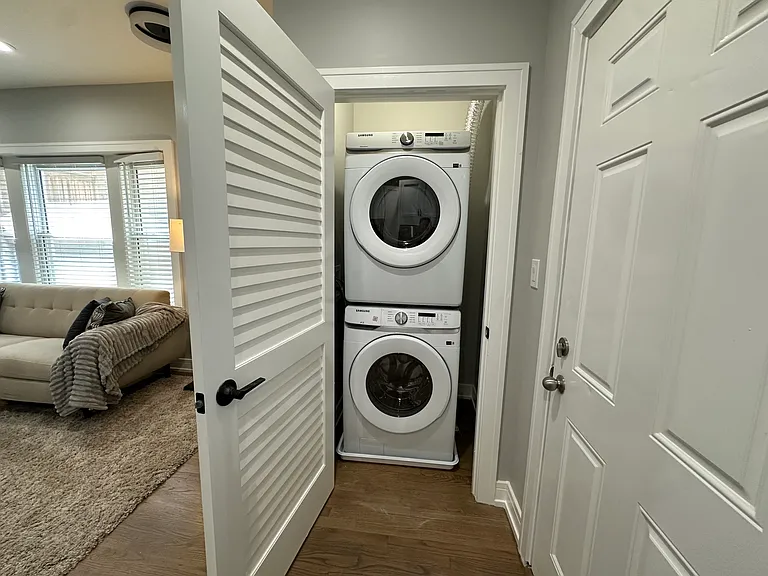 5452 N Paulina St #1R — Photo 7