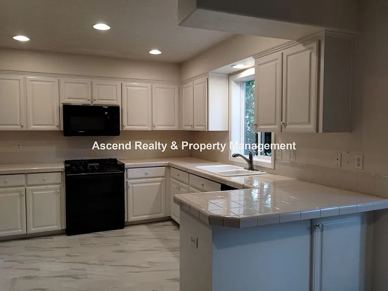 8523 SW Marissa Dr — Photo 3