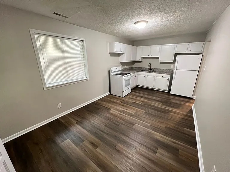 104 Beverly Dr — Photo 4
