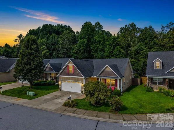 93 Foxtail Ct, Hendersonville, NC 28792