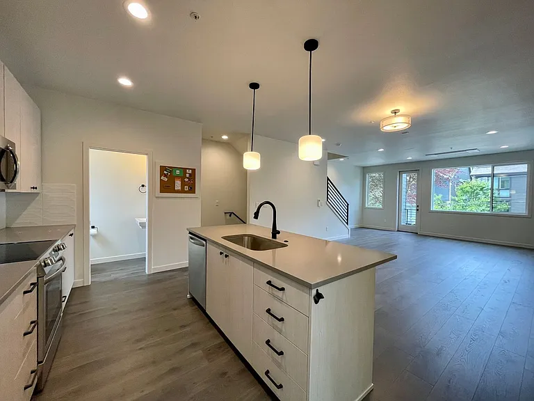 601 SE Spokane St #201 — Photo 9