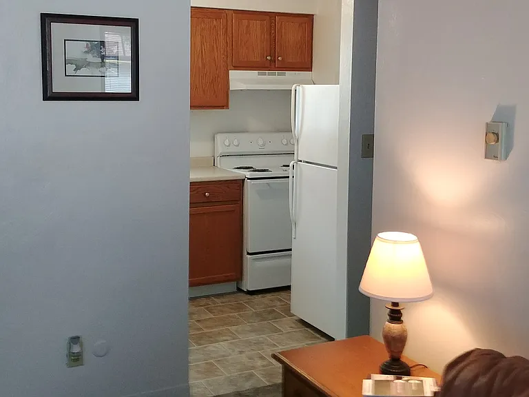 PLUM COURT APARTMENTS — Photo 3