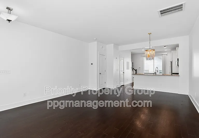 1614 Pat Garrett St — Photo 5