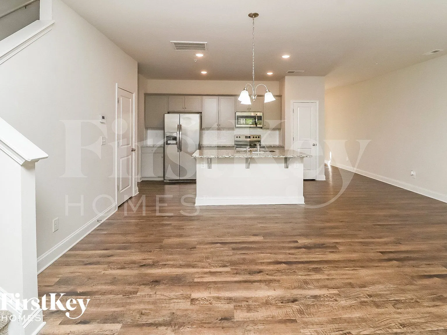 3 bed, 2.5 bath, 1817 sqft, $2,330 — Photo 3