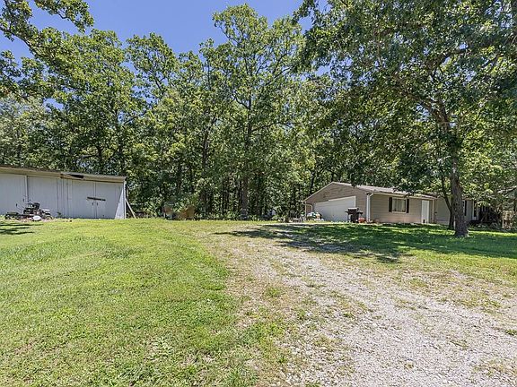 4th image of 556 SE 1291st Rd